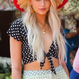 Adorable Vanessa Mooney cropped shirt